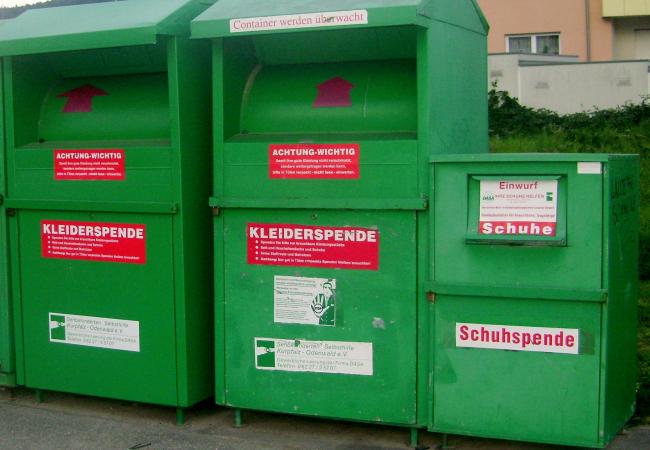 Контейнер для выбрасывания ненужной одежды в Германии
